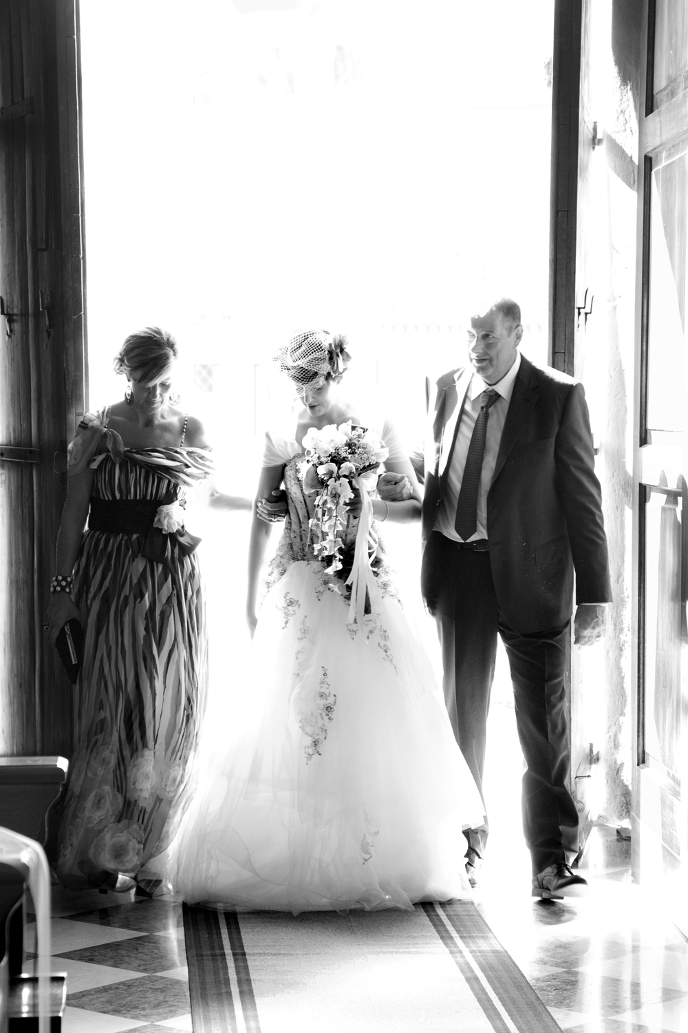 Dettaglio abito sposa durante matrimonio